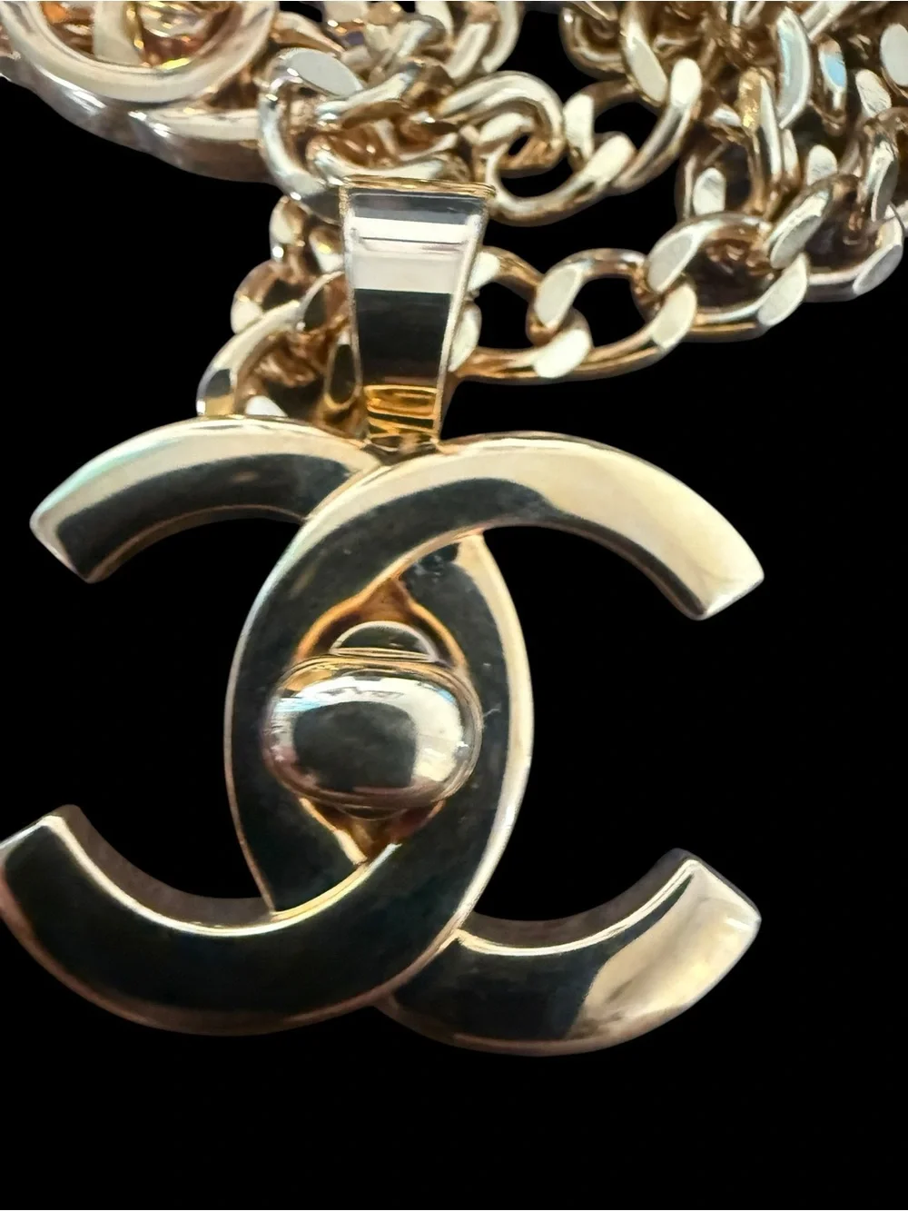 CHANEL polished gold